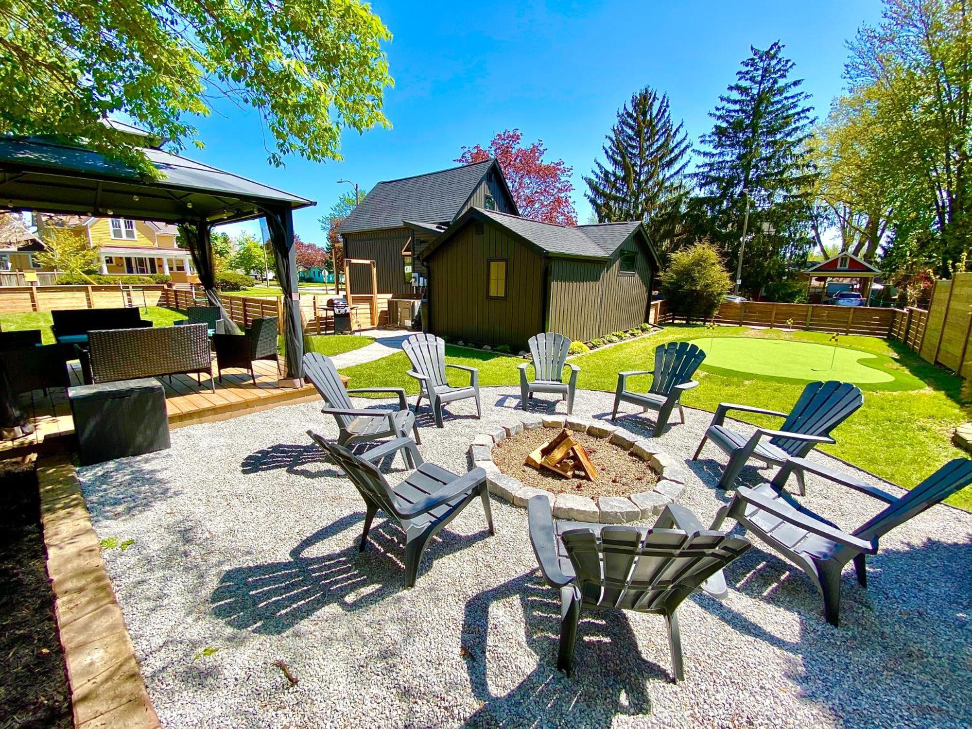 Stylish Downtown Kingsville Getaway With Putting Green, Firepit & Games Exterior foto